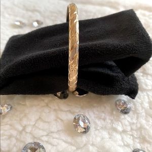 10K GOLD Girls Bangle with Cutout Wave Edges and stars [5mm width Barrel Shape